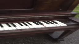 found a piano on the streets