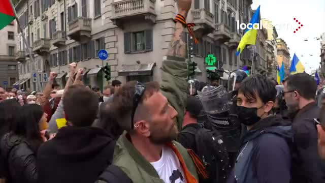 Tensioni durante le manifestazioni del 25 aprile in Italia @ANMOKN