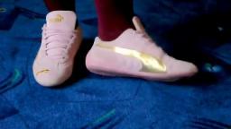 Jana shows her Puma Speed Cat suede pink gold