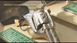 Las monedas de Los Zetas y las pistolas Versace