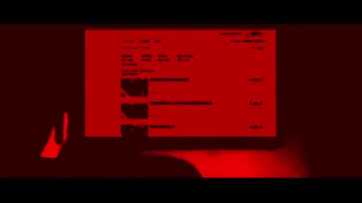 Небо уронит ночь на ладони. Нас не догонят, нас не догонят!