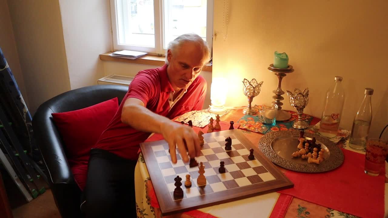 2 chess studies by Yehuda Hoch