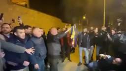 The people demand retribution! Muslims rally in front of the Swedish embassy in Ankara, people burn