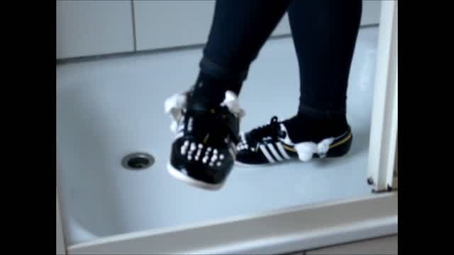 Jana fills her Adidas Concord Round Ballerinas shiny black with shaving foam wash them in shower tra