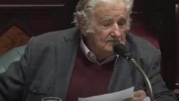 Mujica renuncia