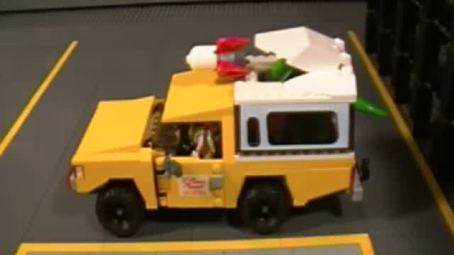 Lego 7598 Pizza Planet Truck Rescue: Toy Story 3 Review