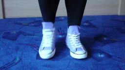 Jana shows her Converse All Star Chucks hi light lilac