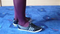 Jana shows her Adidas Piona Ballerinas shiny black, black and grey