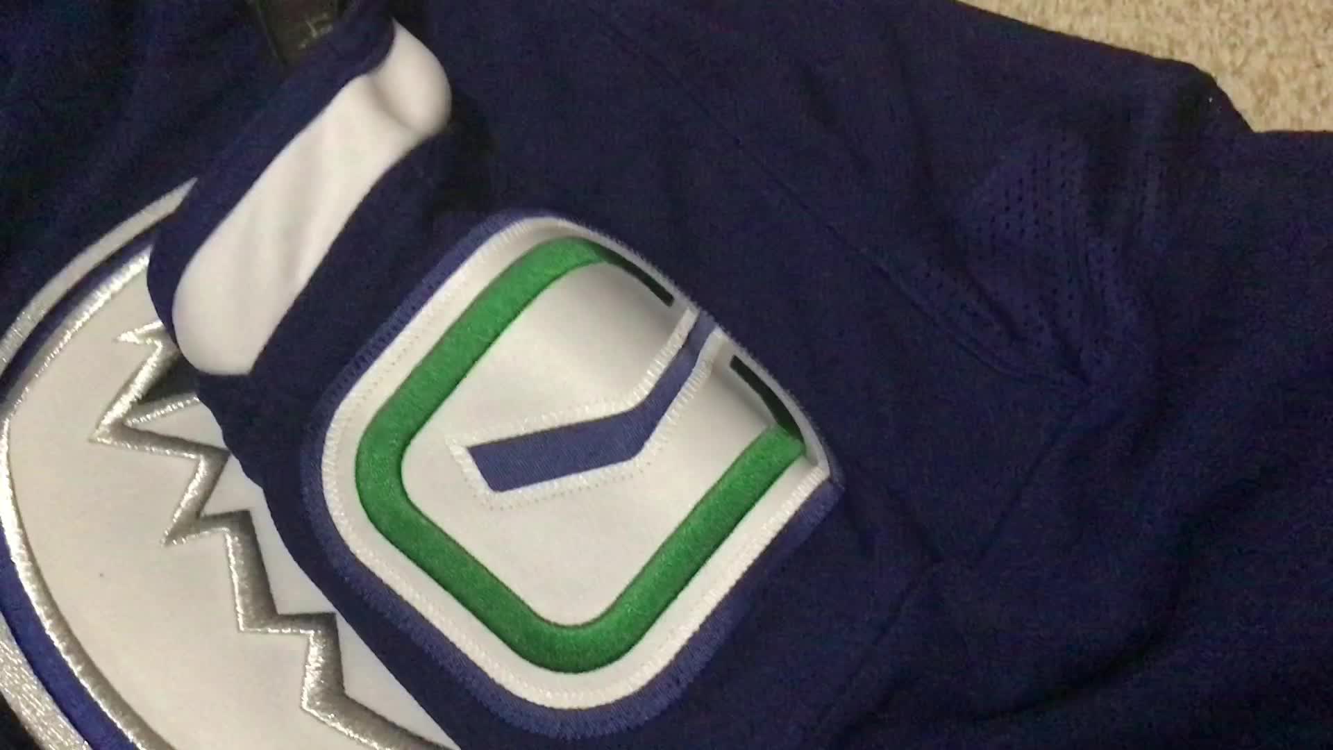 (Unboxing) Fanatics Premium [Canucks Blue Home Jersey]