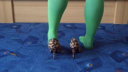 Jana shows her spike high heel Pumps Catwalk leopard brown