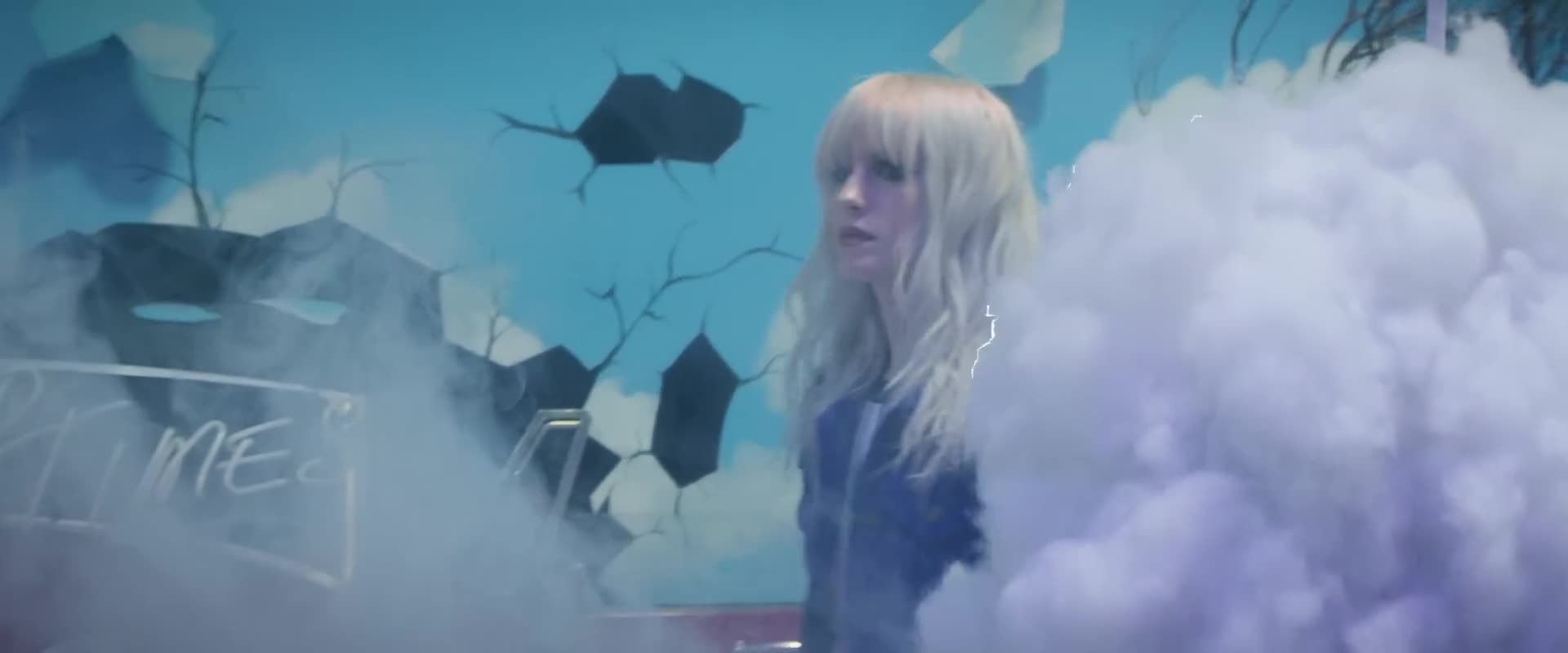 Paramore -  Hard Times (Official music video)