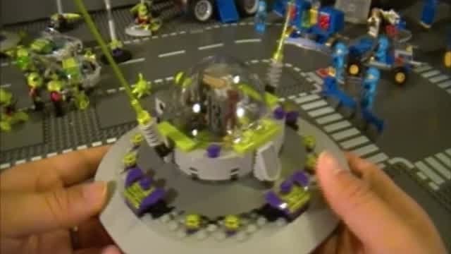 Lego 7052 UFO Abduction: Alien Conquest Review