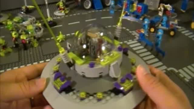 Lego 7052 UFO Abduction: Alien Conquest Review