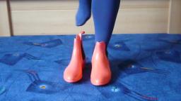 Jana shows her shiny rubber booties chelsea coral