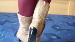 Jana shows her spike high heel booties samt beige brown
