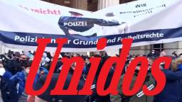 AUSTRIA POLICIA SE UNE A MANIFESTANTES CONTRA LA DICTADURA NAZI SANITARIA