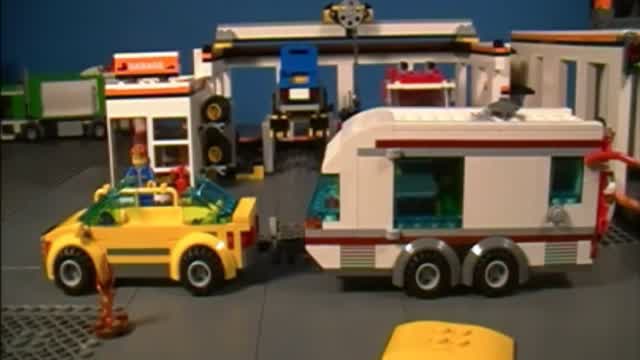 Lego 4435 Car & Caravan: City Review