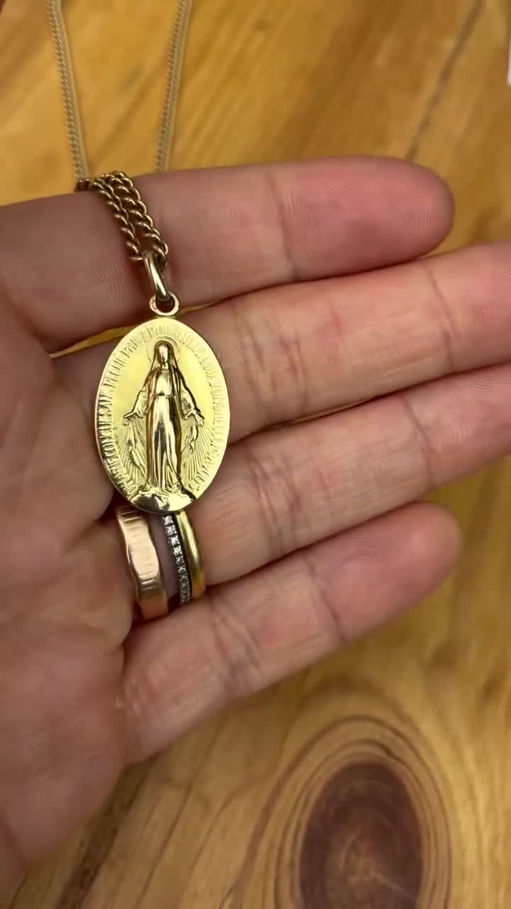 La médaille miraculeuse ! La médaille miraculeuse !