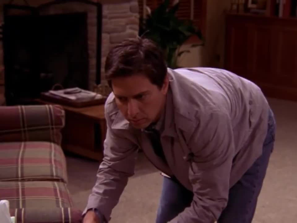 Everybody Loves Raymond S07E19 Sleepover At Peggy's