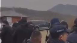 Serbs broke through the first cordon line at the Yarinje checkpoint