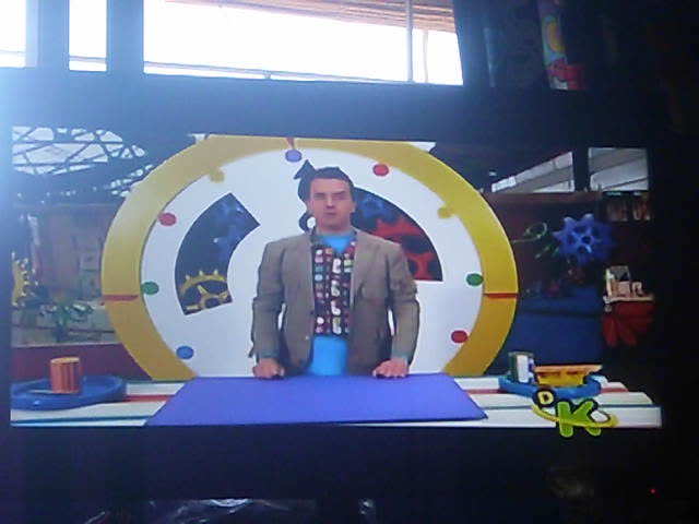 Mister Maker sobre ruedas (Fragmento - DK, 2014) Mister Maker sobre ruedas (Fragmento - DK, 2014)