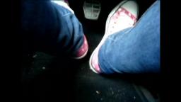 Jana make a pedal pumping session with her Converse All Star Chucks low pink with white points