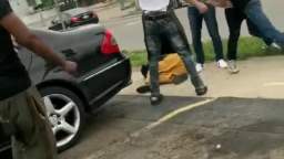 Guy catches a diversity keying his car in broad daylight... beats his ass