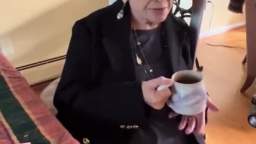 A hundred-year-old granny in her old age had to find out who non-binary people are. Her granddaughte