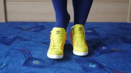 Jana shows her Adidas Top Ten Hi yellow jeans and orange