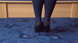 Jana shows her High Heel Plateau Pumps Catwalk black with skulls