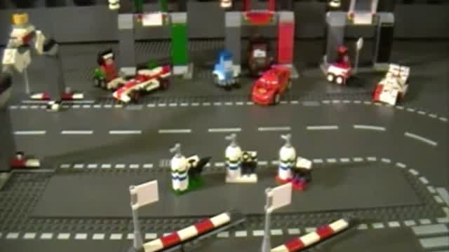 Lego 8679 Tokyo International Circuit: Cars 2 Review