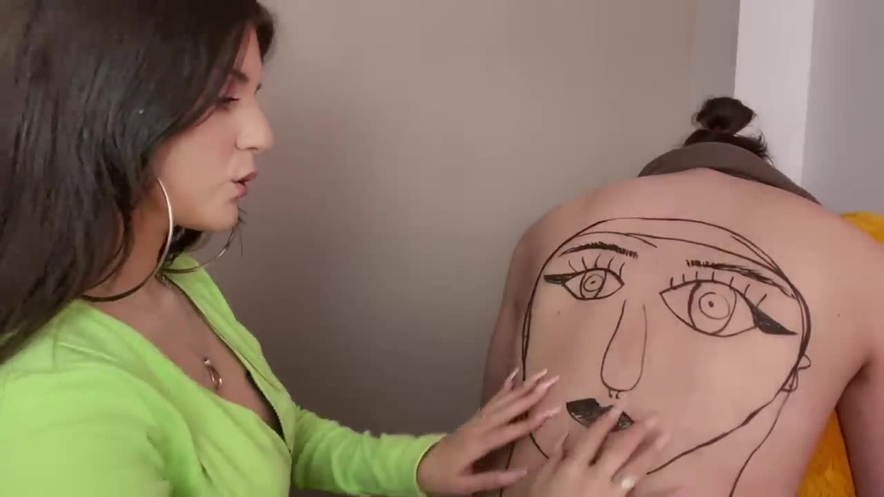 Real Person ASMR ~ back scratching, tracing, drawing, …😴
