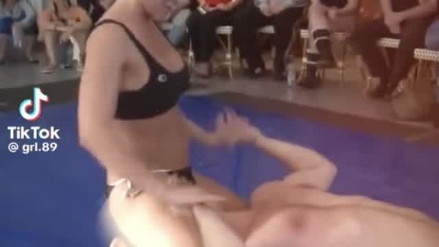 Women wrestling 🔥