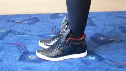 Jana shows her Adidas Top Ten Hi shiny black with loop