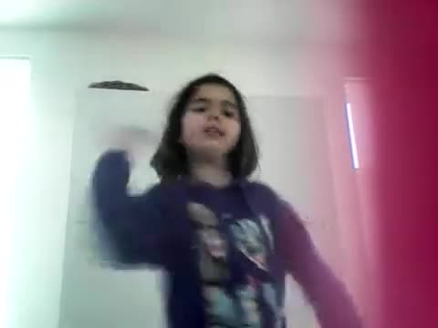 Romaissa Didi (mijn oude school vriendin) zingt echt heel vals >:(