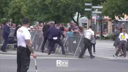 The moment of shooting Robert Fico from a different angle the footage shows how a man from the crowd