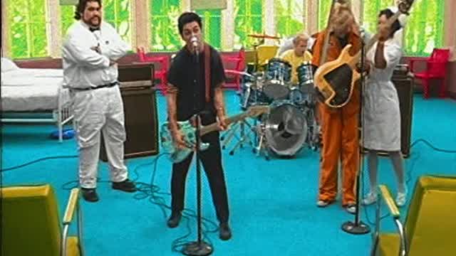 Green Day - Basket Case (Official Music Video)