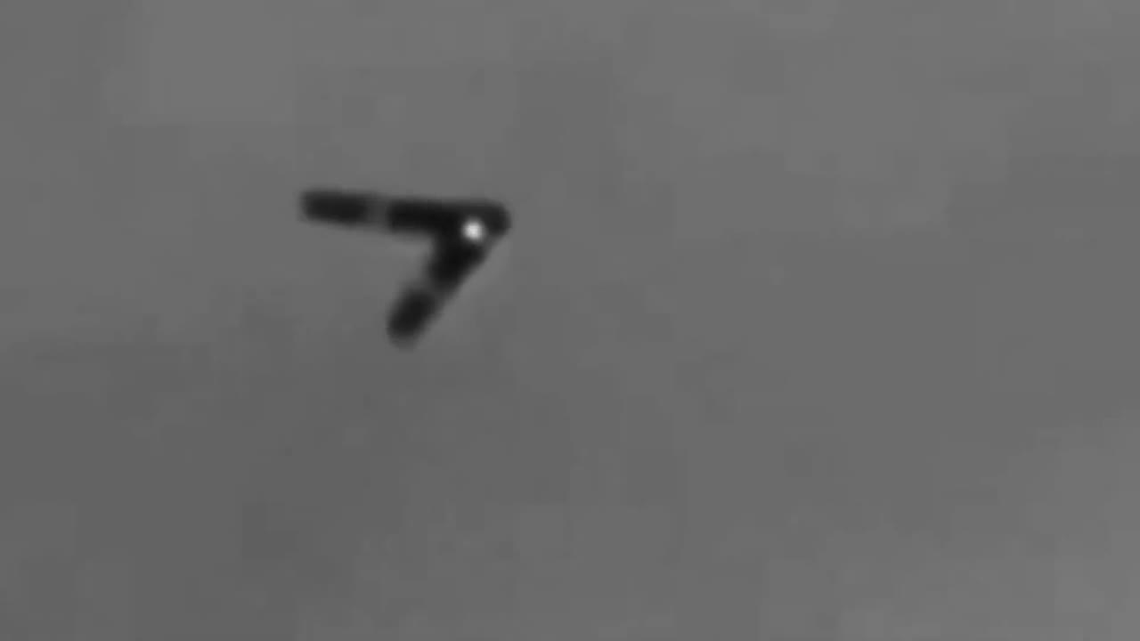 928F4718-3458-4C70-854E-96F51AE17F38 “dorito” ufo seen by us airforce