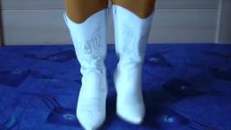 Jana shows her heel cowgirl boots white