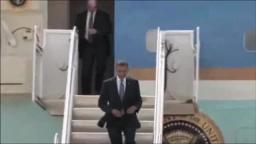Obama looks gay running down the stairs