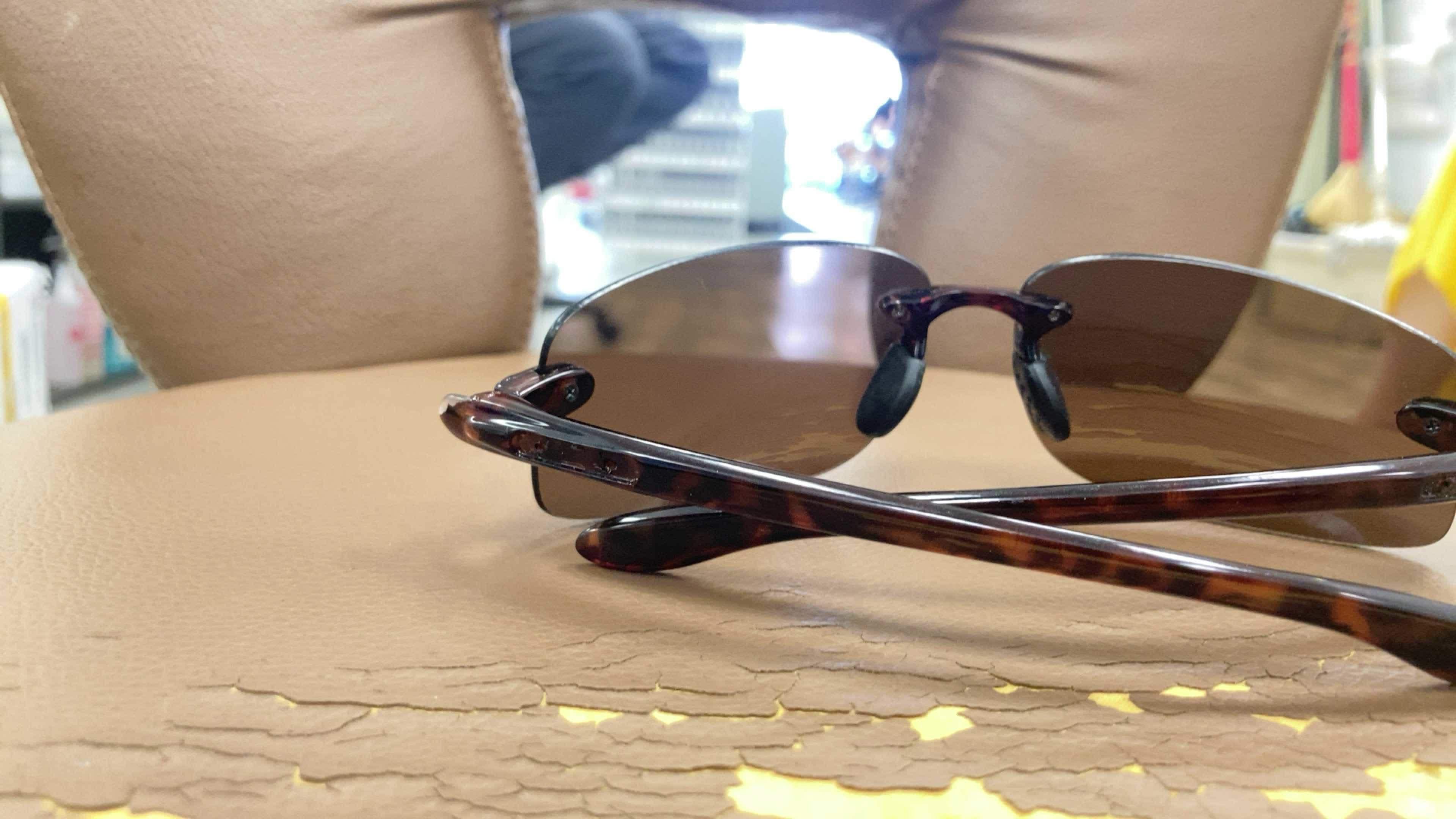 moving glasses very short stop motion animation