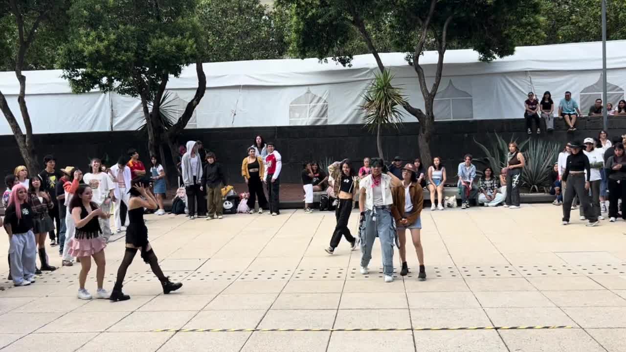 KPOP PLAY DANCE RANDOM IN PUBLIC 1