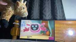 Mr. Horns watches pinkfong wonderstar 13
