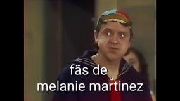 Melanie Martinez numa casca de noz