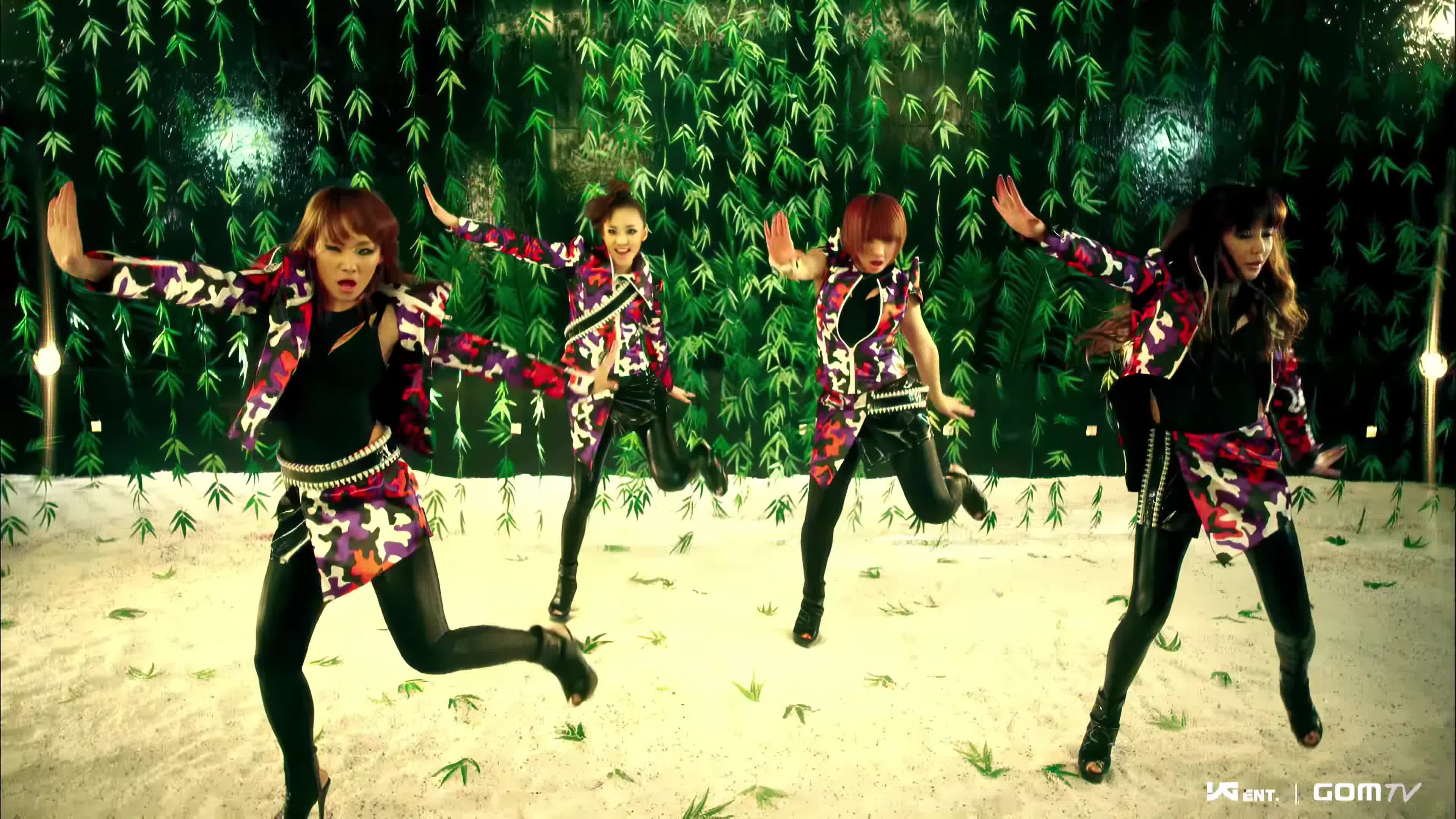 2NE1 'Follow Me(날 따라 해봐요)' MV