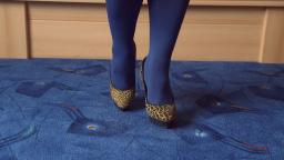 Jana shows her High Heel Plateau Pumps Catwalk leopard