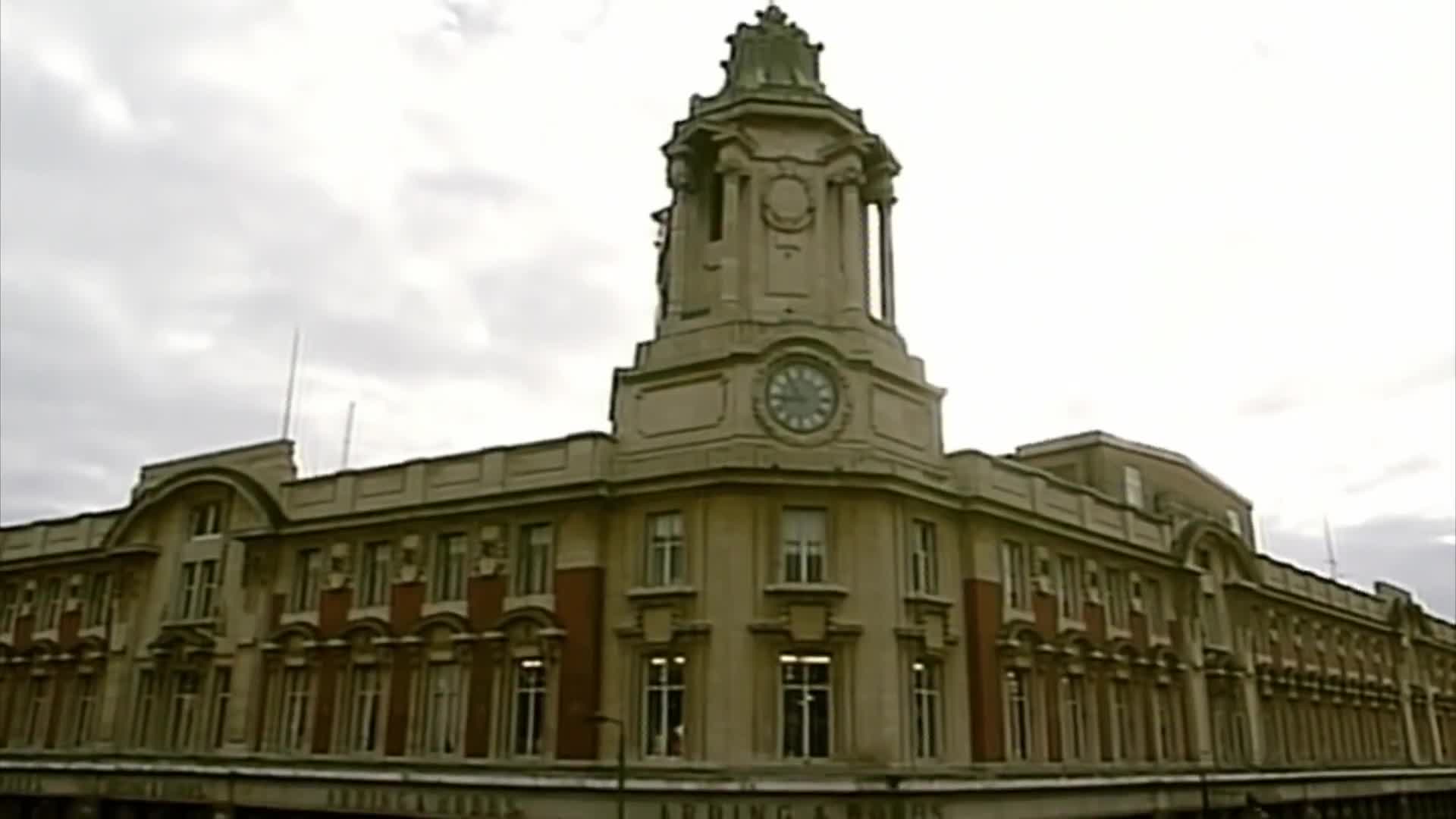 Mr. Bean Sucks At Driving