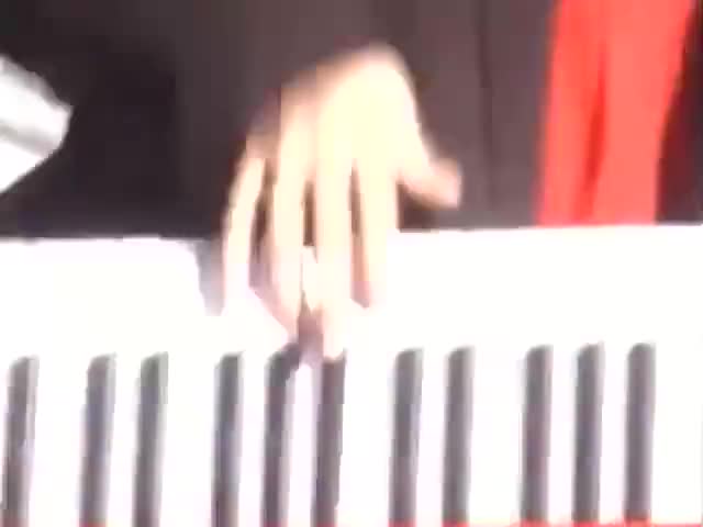 QUIERO LAMERTE EL OIDO (parodiadoranimado)
