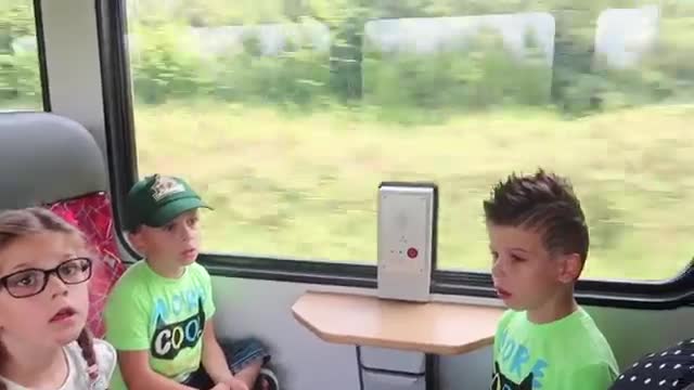 Jayson heeft zijn Mickey Mouse jr knuffel kwijtgeraakt