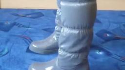 Jana shows her winter boots Jumex moon boots shiny grey